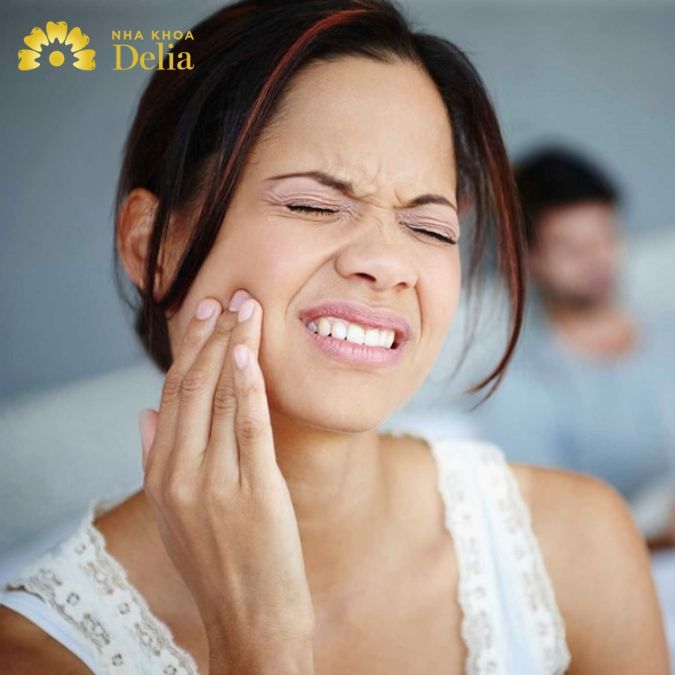 Nguyên nhân và cách điều trị dứt điểm tình trạng đau chân răng hàm trên
