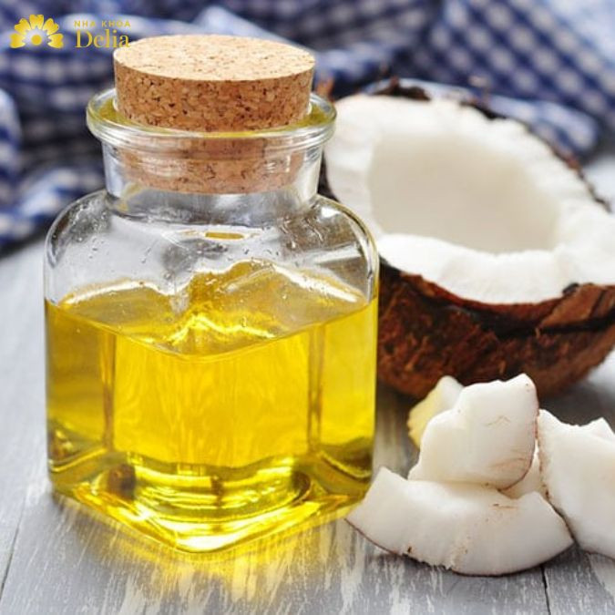 Làm trắng răng bằng dầu dừa nên hay không? Có hiệu quả?
