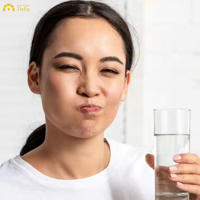 Có nên dùng nước muối súc miệng? Tự pha nước muối như nào?