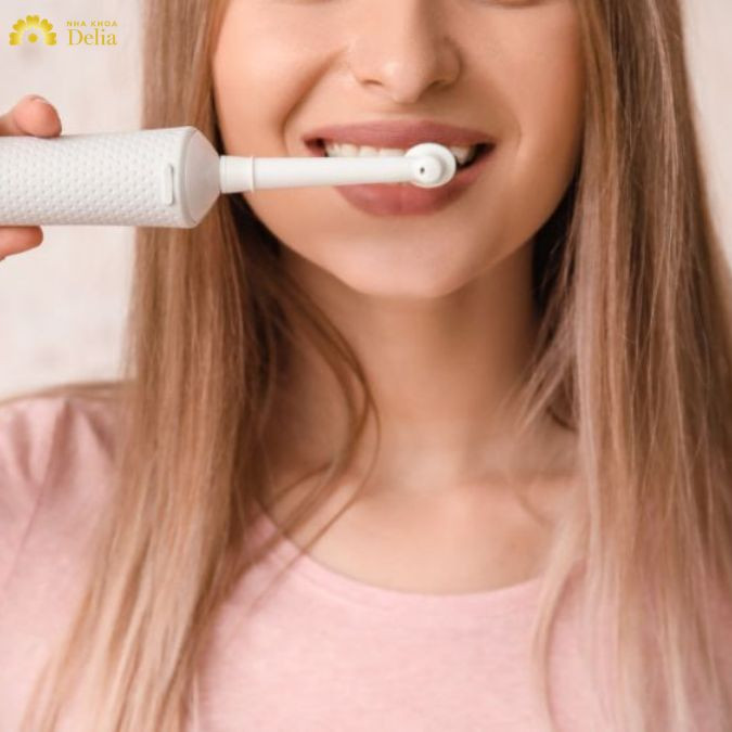Có nên dùng bàn chải điện? Hay sử dụng bàn chải thường?