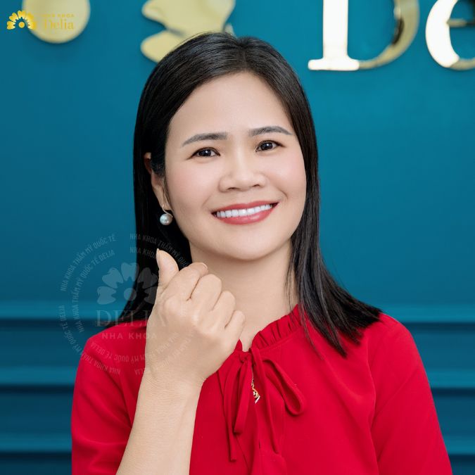Nụ cười tỏa sáng của chị Thoa sau khi làm răng sứ HT Smile