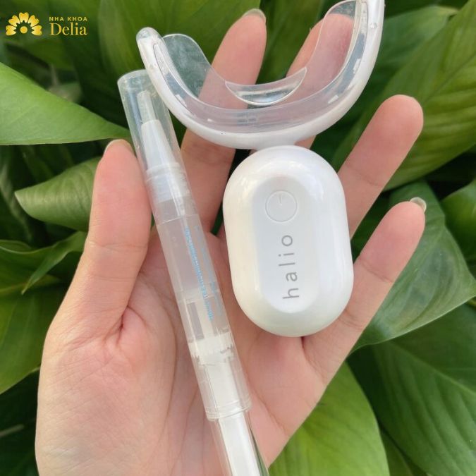 Nêu bọc răng sứ hay dùng máy làm trắng răng Halio?
