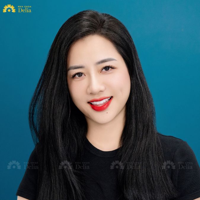 Nụ cười tỏa sáng của chị Thúy Vân sau khi làm răng sứ tại Delia