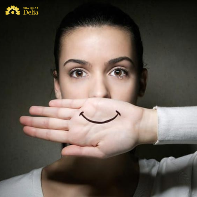 Nụ cười không vui là như thế nào? – Đó có phải bệnh không?