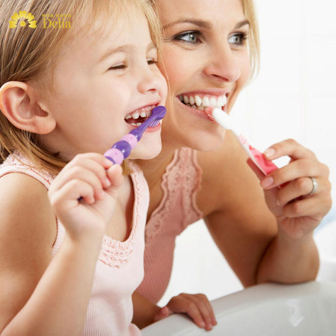 Đánh răng sớm cho trẻ giúp hạn chế sâu răng và các vấn đề răng miệng