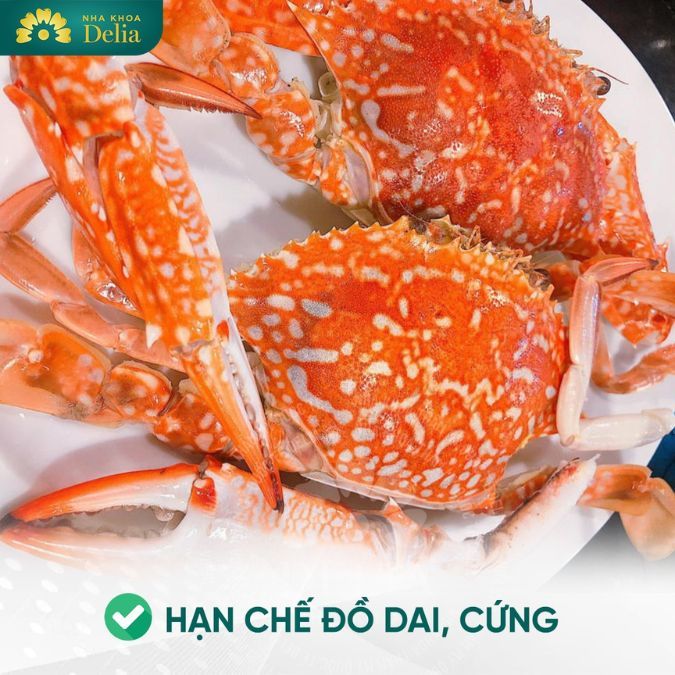 Sau khi niềng răng nên hạn chế thức ăn cứng như: xương, giò, gân