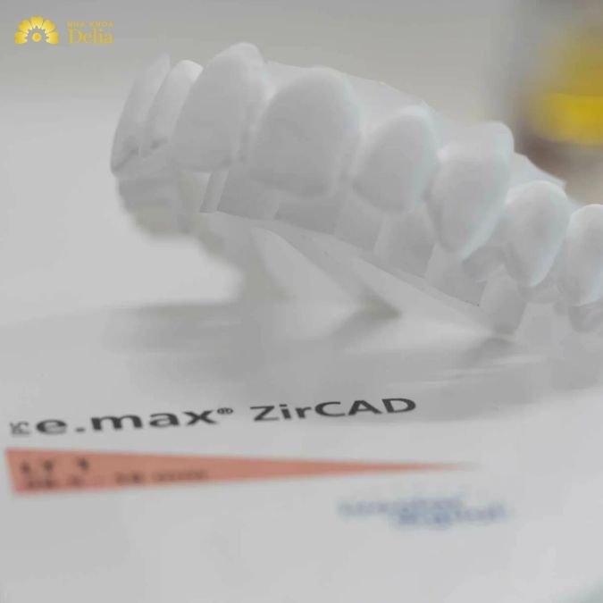 Răng toàn sứ Emax ZirCAD