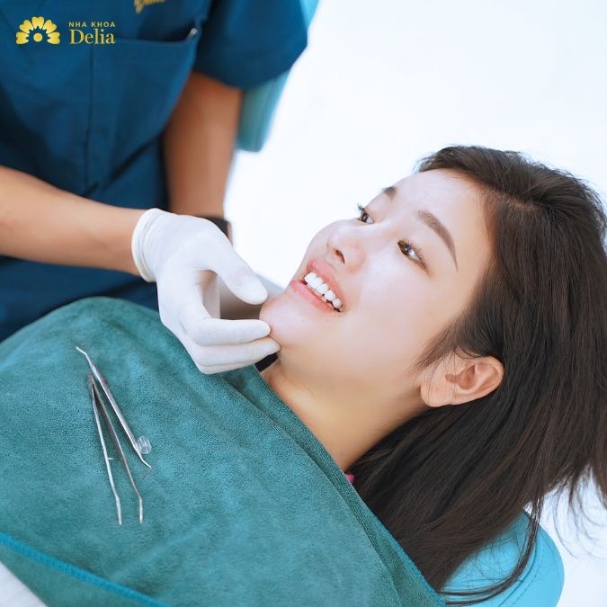 Hậu quả của răng sứ bị cộm