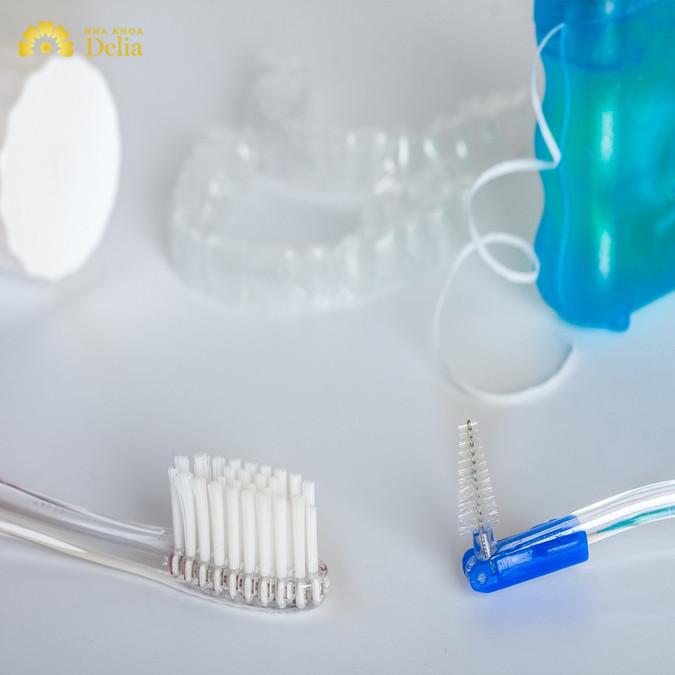 Lưu ý vệ sinh hàm duy trì đúng cách đảm bảo không ảnh hưởng đến răng thật