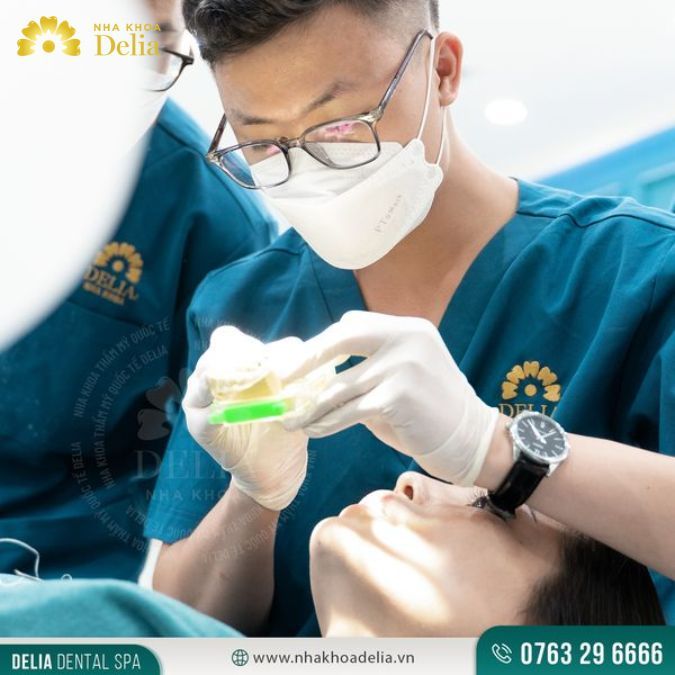 Khi bạn bị hôi miệng sau khi dán răng sứ, bạn cần ngay lập tức đến nha khoa để được thăm khám