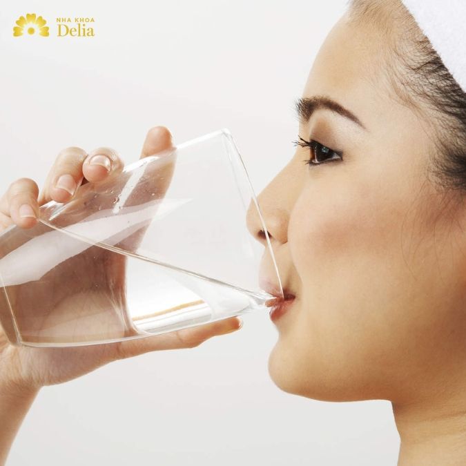 Cách súc miệng nước muối đúng cách