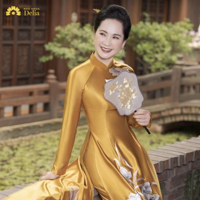 NSND Lan Hương trải nghiệm trồng răng Implant tại nha khoa Delia