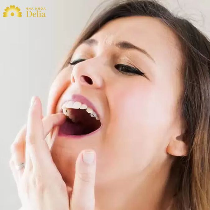 Bệnh lý về răng miệng khiến nhiều người đối diện với tình trạng lung lay chân răng