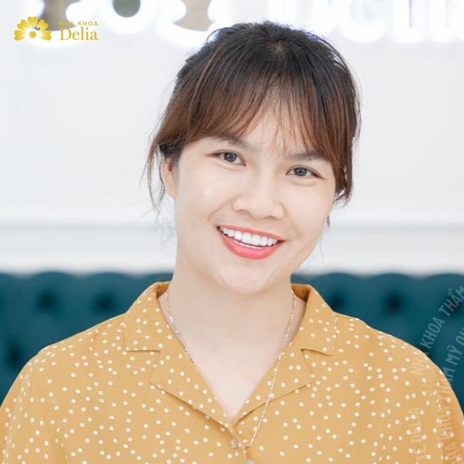 Khách hàng Thu Hương trải nghiệm bọc 20 răng sứ Emax tại nha khoa Delia