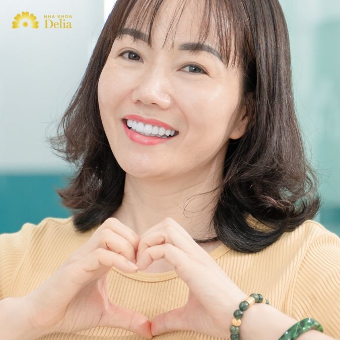 Khách hàng Vũ Giang trải nghiệm dán sứ Smart Veneer Emax Express tại nha khoa Delia