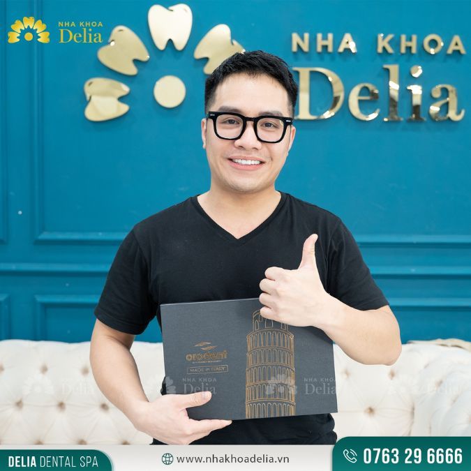 Bác sĩ sẽ phục hình răng bị mất bằng cách dùng chân răng nhân tạo cắm chặt vào trong xương