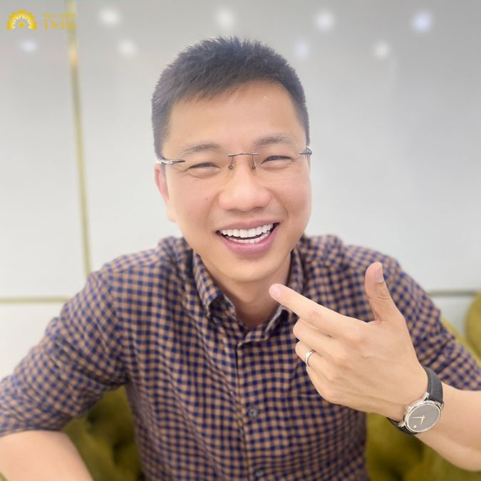 Anh khách với nụ cười rạng rỡ