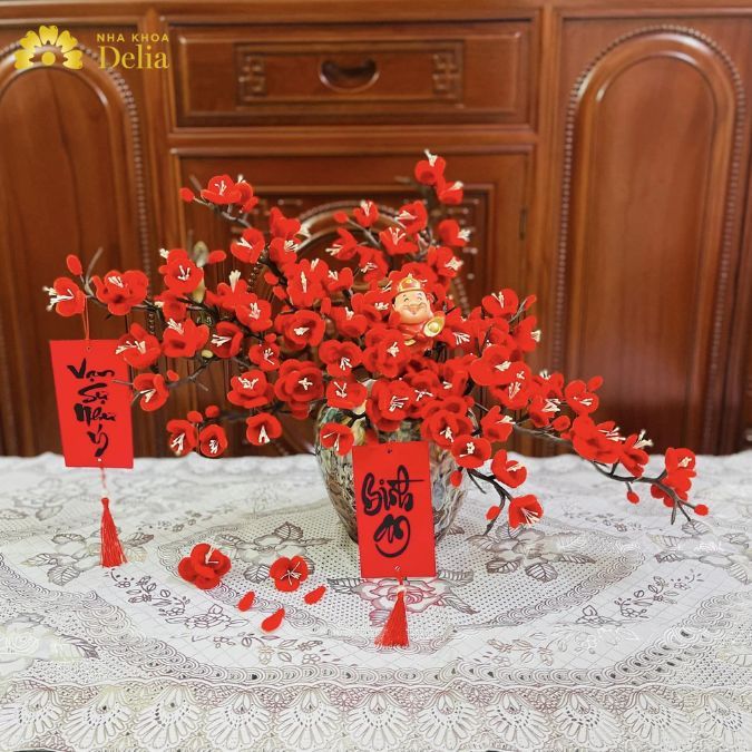 Hoa kẽm nhung trưng ngày tết với trang trí đơn giản