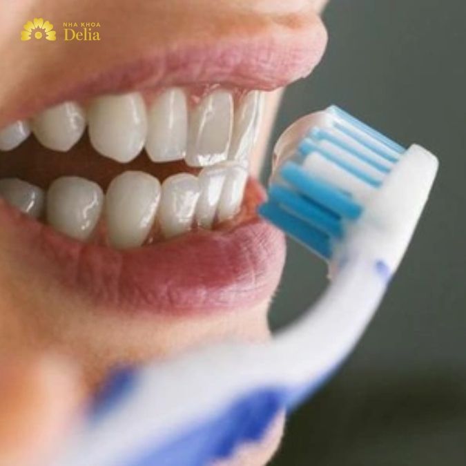 Nhổ răng cửa xong cần làm gì để quá trình trồng lại tốt nhất?