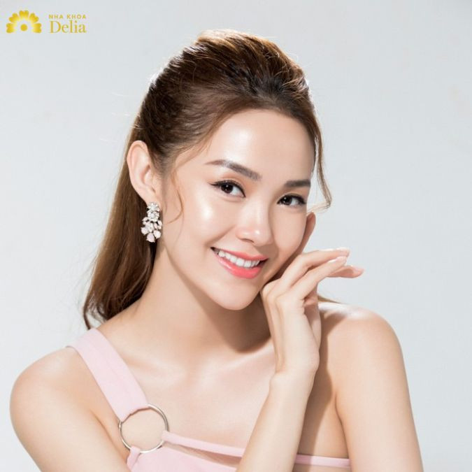 Minh Hằng với vẻ đẹp mặn mà khi cười