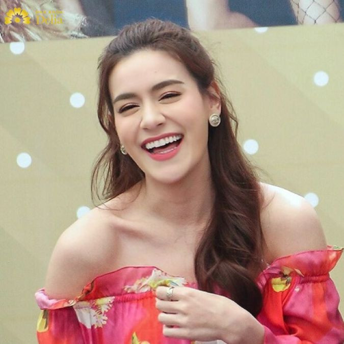 Diễn viên Thái Lan với nụ cười đẹp miễn chê