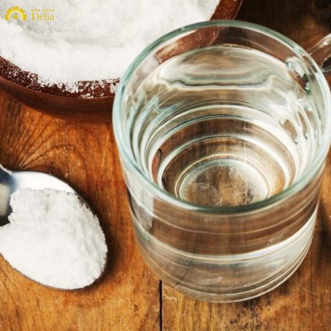 muối có tính chống viêm và sát khuẩn cao sẽ ngăn chặn tình trạng ê buốt