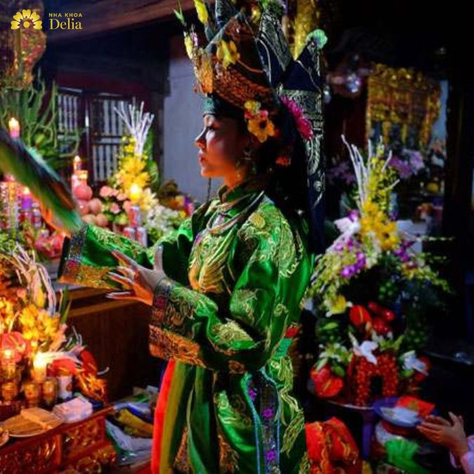 Các ngày tiệc trong tứ phủ sẽ được tổ chức theo nhiều hình thức khác nhau tùy theo phong tục của từng nơi