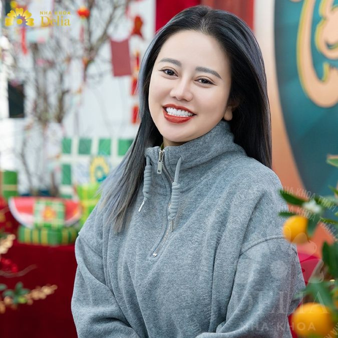 Chị Minh Thư: “Cảm ơn Delia đã giúp mình sở hữu một hàm răng trắng sáng. Làm răng sau 5 năm những vẫn trắng sáng và bền đẹp như lúc ban đầu.”