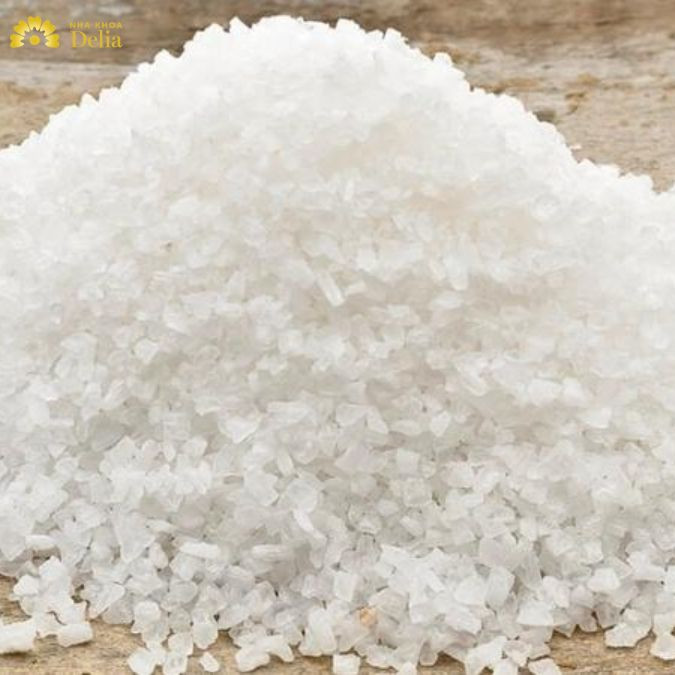 Nhờ hàm lượng khoáng chất phong phú, muối mang đến hiệu quả làm đẹp bất ngờ, đặc biệt là trong việc làm trắng răng