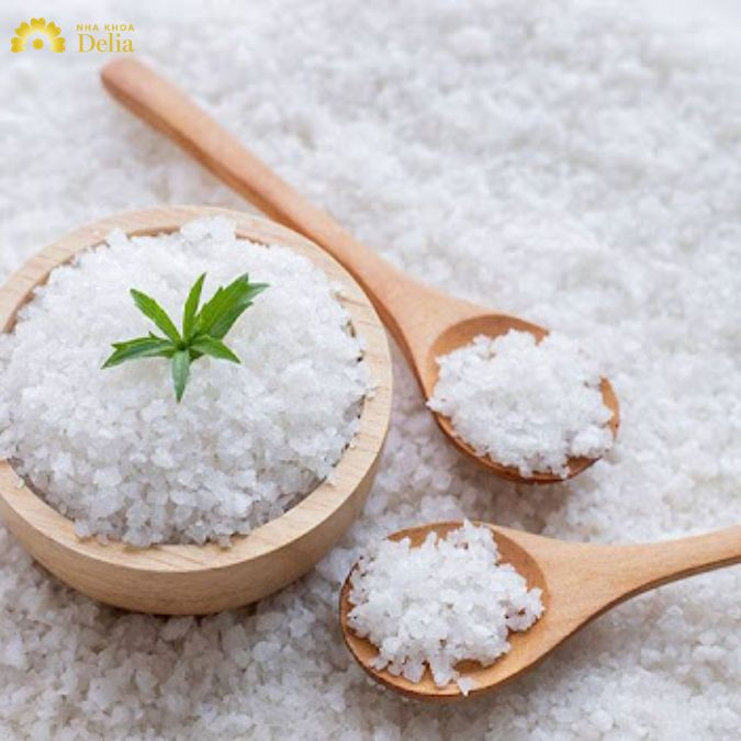 Sử dụng muối để làm trắng răng cần sự kiên trì
