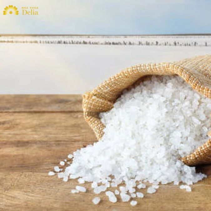 Chọn muối mịn để tránh làm tổn thương men răng và nướu