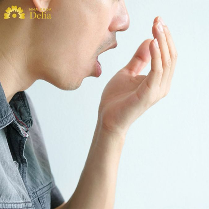Hôi miệng kéo dài dù vệ sinh sạch sẽ nên đi khám
