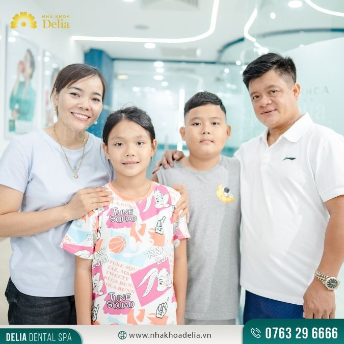 Mẹ bé Na rất hài lòng vì bác sĩ rất nhẹ nhàng và kiên nhẫn, dỗ dành bé nên bé không hề sợ hãi