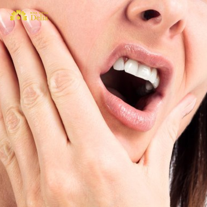 Răng lung lay và ê buốt gây khó chịu, đau nhức