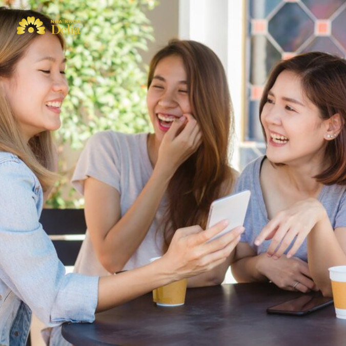 Tăng cường giao tiếp xã hội với bạn bè, đồng nghiệp, người thân