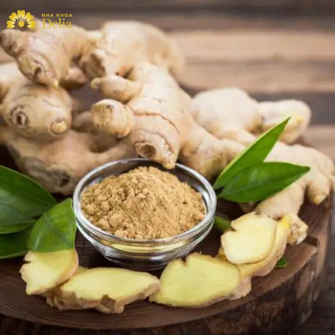 Nhờ hoạt chất của tỏi và gừng, cơn đau răng do bị sâu sẽ cải thiện và vi khuẩn phát triển cũng bị ức chế