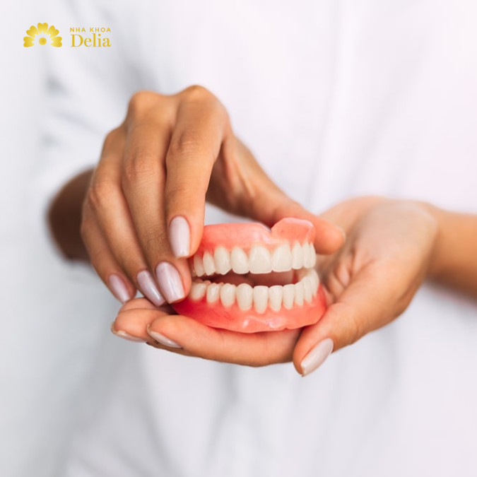 Hàm giả tháo lắp nhựa cứng được những người mất nhiều răng ưu tiên sử dụng