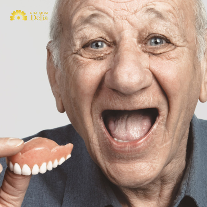 Hàm tháo lắp nhựa cứng không thể ngăn ngừa quá trình tiêu xương hàm