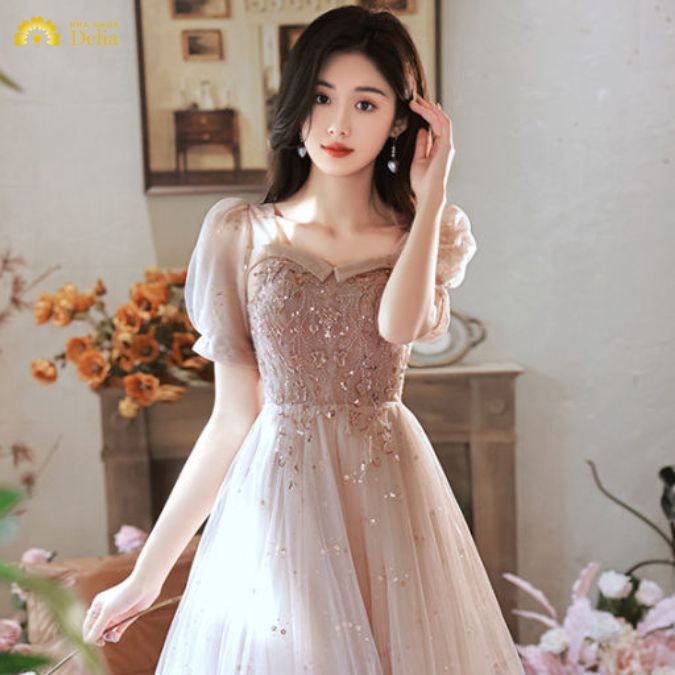 Người phụ nữ nào cũng mong muốn trở nên đẹp hơn bằng cách ăn diện váy đầm