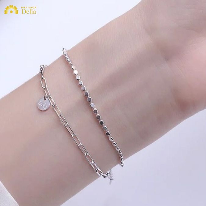 Một món quà kỷ niệm ngày cưới cũng hoàn hảo không kém mà bạn có thể dành tặng vợ mình chính là vòng tay