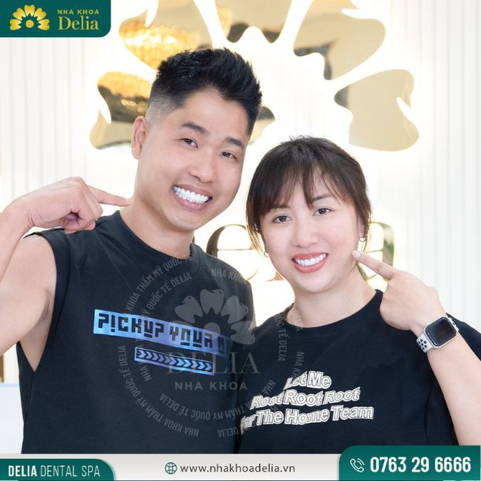 Răng sứ được phục hình bằng cách chụp mão sứ lên cùi trụ răng thật đã được mài trước đó