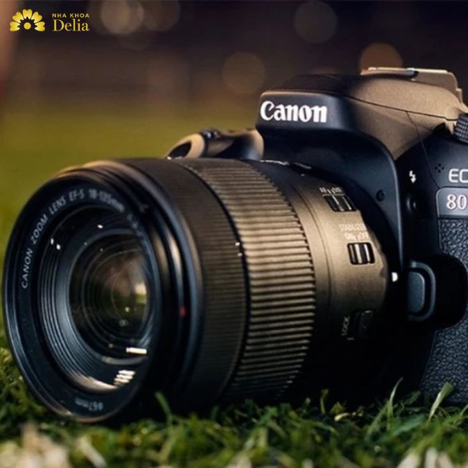 Nếu chồng bạn là một người đam mê chụp ảnh thì bạn có thể tham khảo sản phẩm máy ảnh làm quà tặng