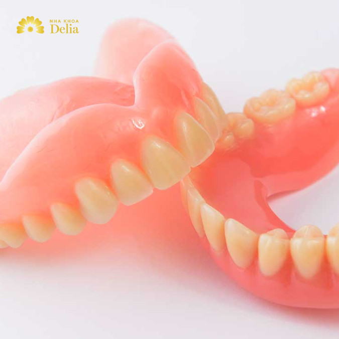 Khả năng ăn nhai hạn chế là một trong những nhược điểm lớn nhất của răng giả silicon