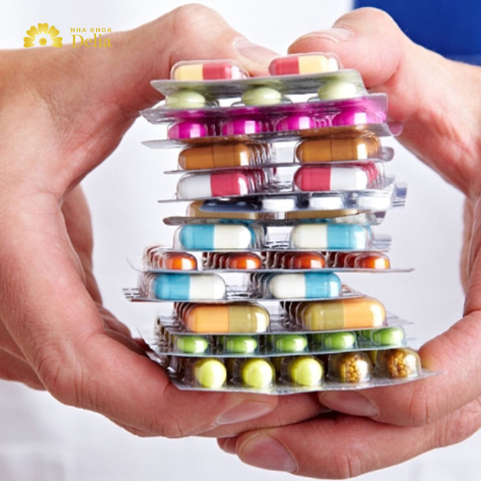 Một số trường hợp bị sưng mộng răng do tác dụng phụ của thuốc