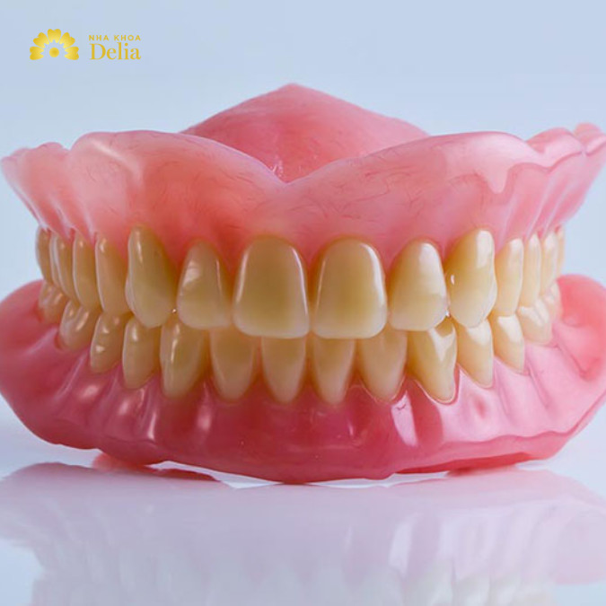 Hàm giả tháo lắp khá rẻ nhưng lại lỏng lẻo, không đảm bảo ăn nhai