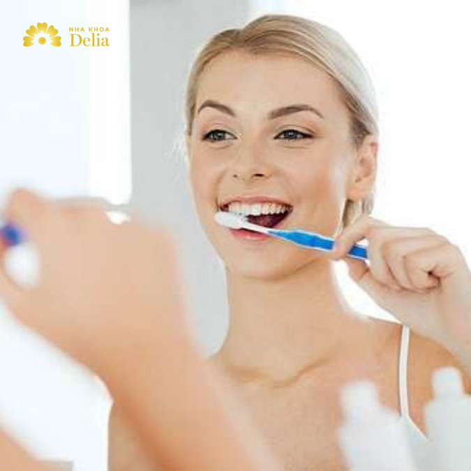 Đánh răng cẩn thận và ít nhất 2 lần mỗi ngày để bảo vệ răng sau khi lấy tủy