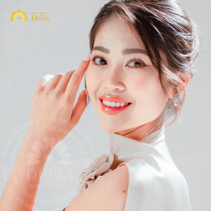 Răng số 5 mặc dù không bị lộ nhiều khi cười nhưng cũng giúp định hình nụ cười được cân đối và thẩm mỹ hơn. 