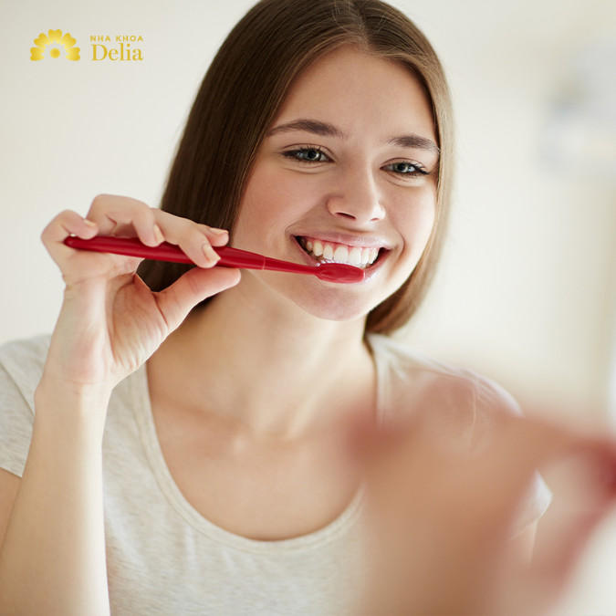 Từ ngày thứ hai sau nhổ răng trở đi, bạn có thể bắt đầu chải răng nhẹ nhàng