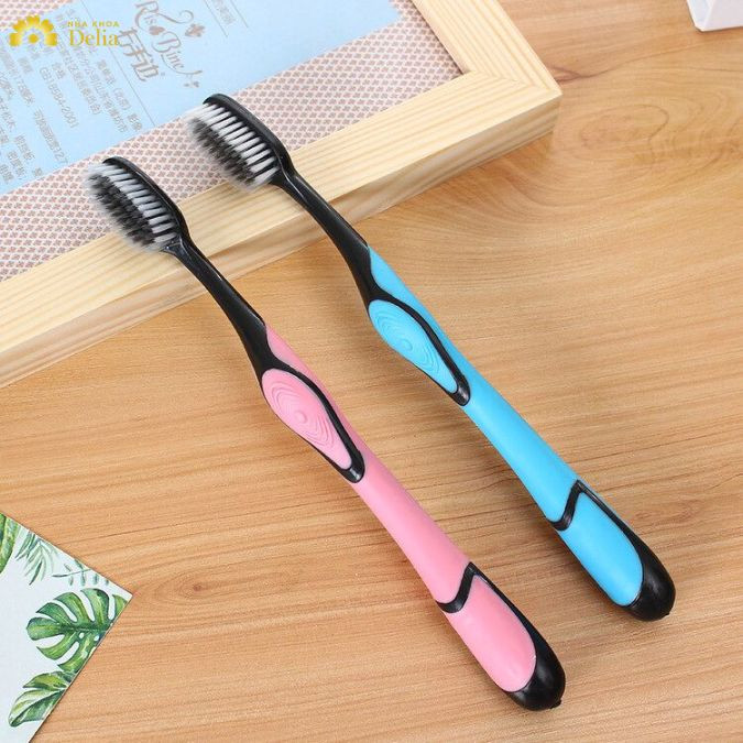 Lựa chọn dụng cụ vệ sinh răng miệng phù hợp là một yếu tố quan trọng trong việc chăm sóc răng miệng hiệu quả