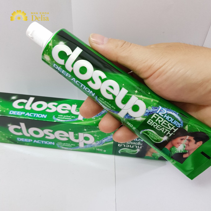 Kem đánh răng Closeup phiên bản Thái Lan nổi tiếng với công thức kháng khuẩn mạnh mẽ và khả năng làm trắng răng nhanh chóng